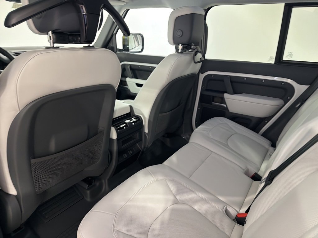 New 2026 Land Rover Defender 110 X-Dynamic SE image 21