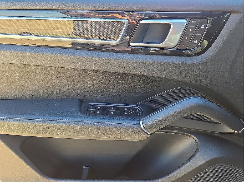 Used 2022 Porsche Cayenne E-Hybrid Coupe image 21