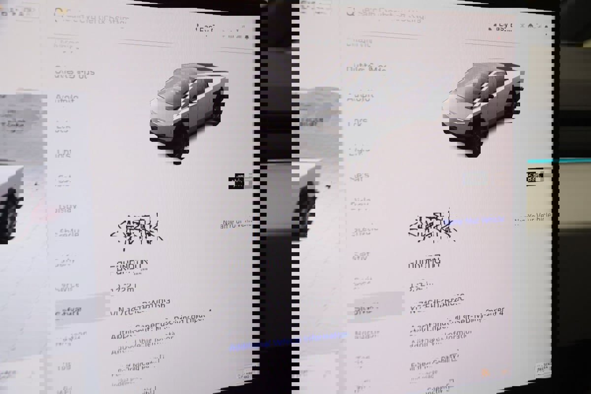 Used 2024 Tesla Cybertruck AWD Crew Cab image 21