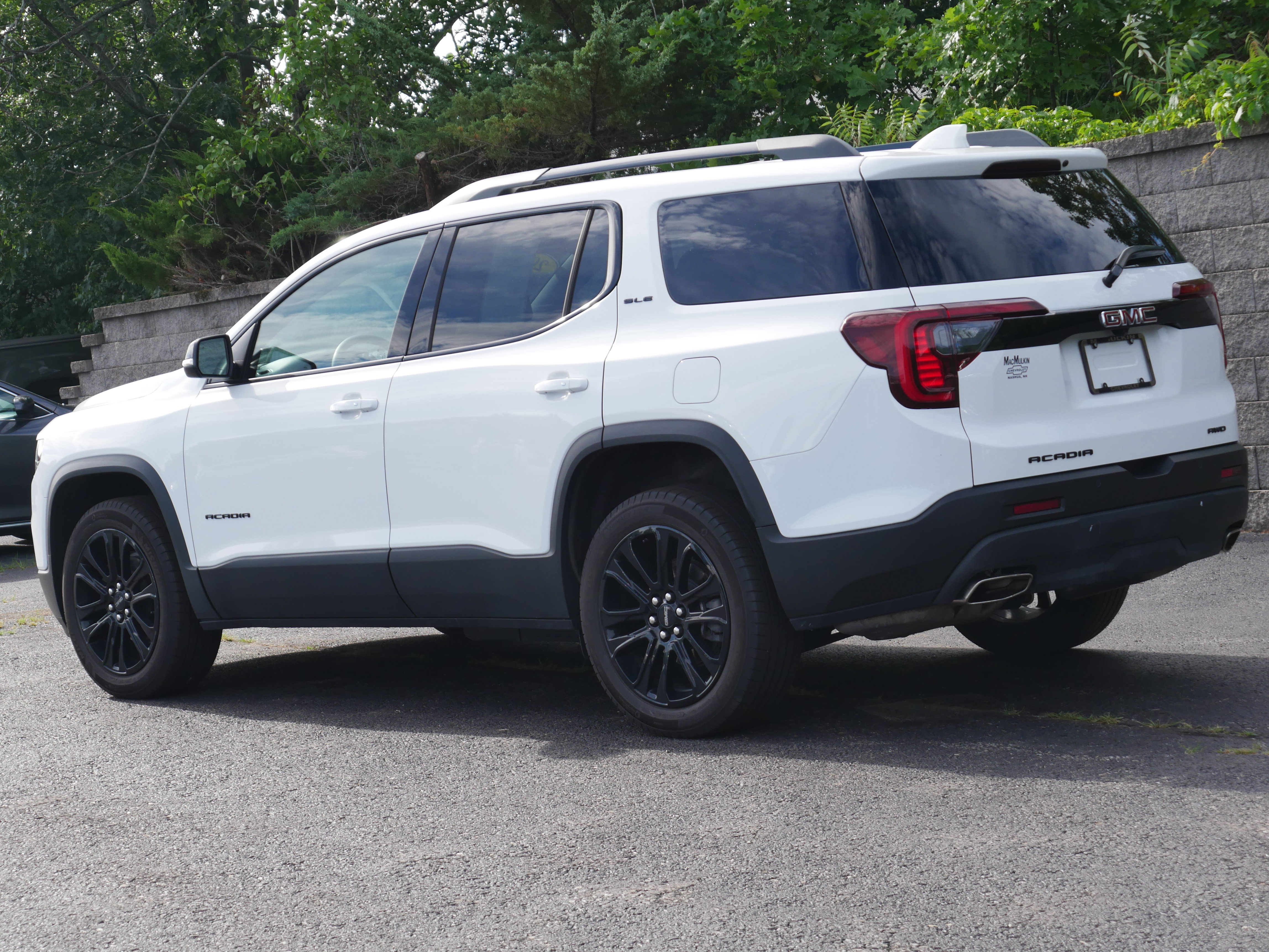 Certified 2023 GMC Acadia SLE w/ Driver Convenience Package AWD/4WD image 4