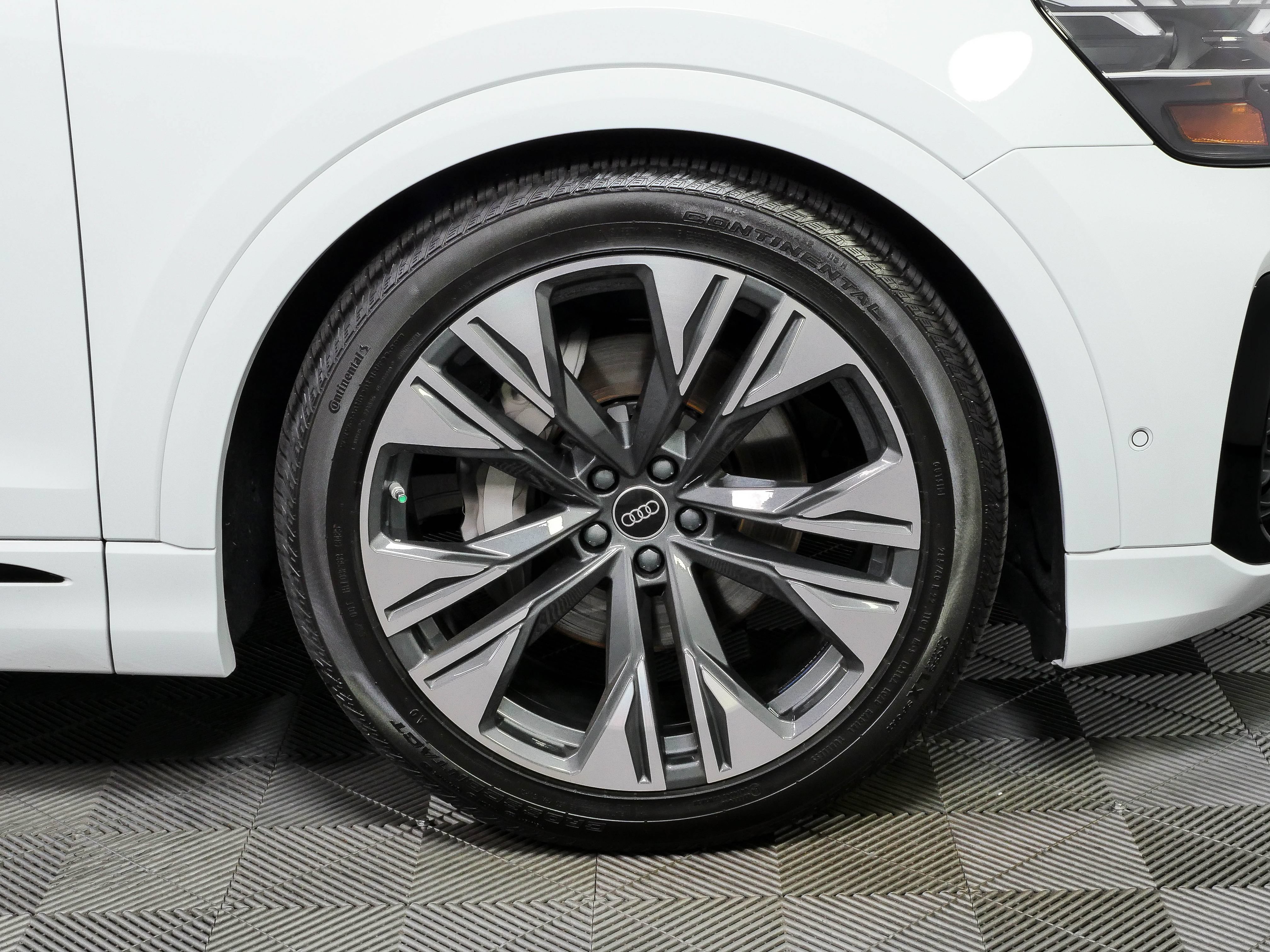 Used 2026 Audi Q8 Premium Plus AWD/4WD image 40