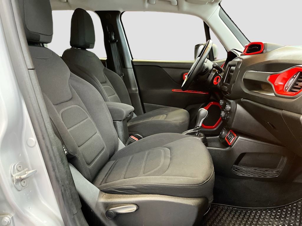 Used 2018 Jeep Renegade Latitude w/ Cold Weather Group image 25