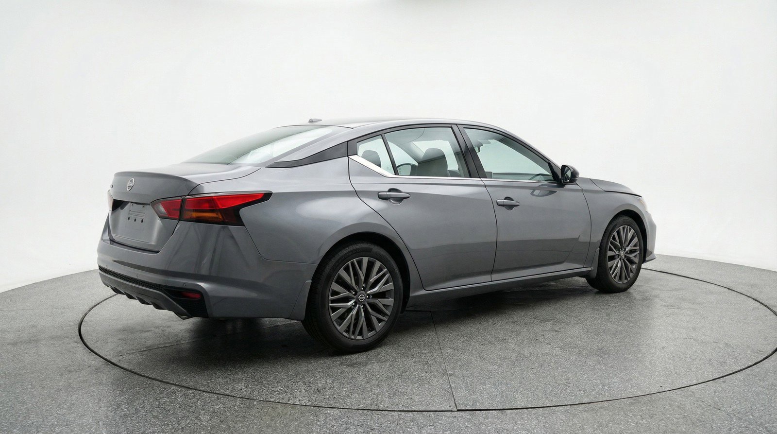 Used 2025 Nissan Altima 2.5 SV FWD image 9