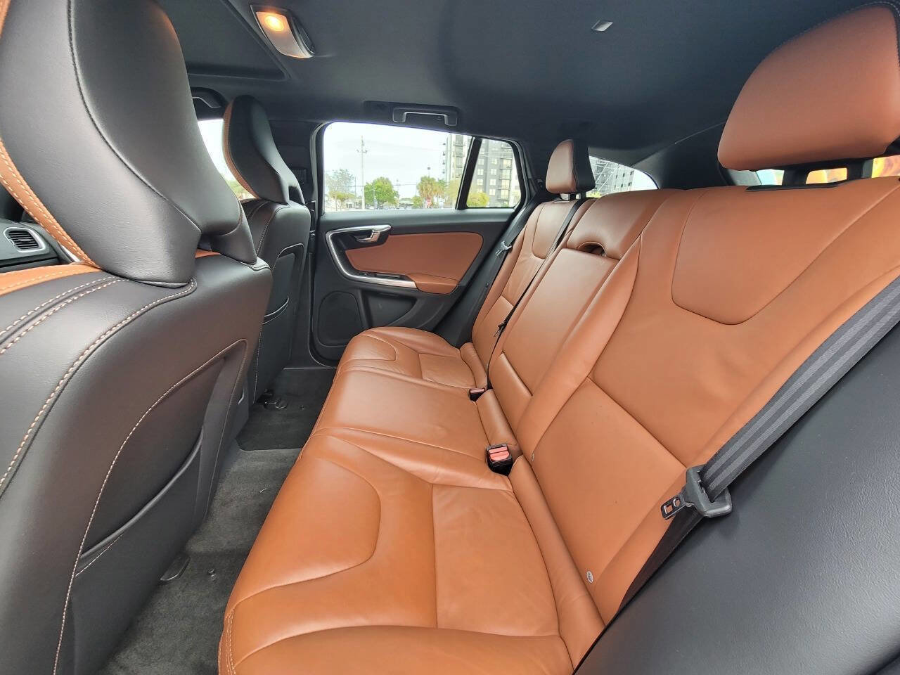 Used 2015 Volvo V60 T5 Platinum image 10