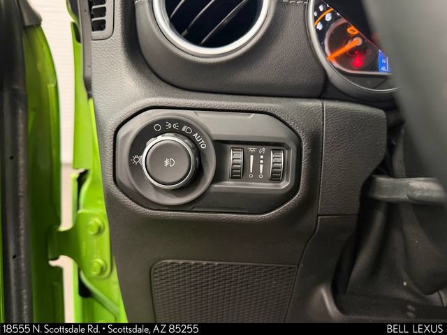 Used 2018 Jeep Wrangler Unlimited Sahara AWD/4WD image 18