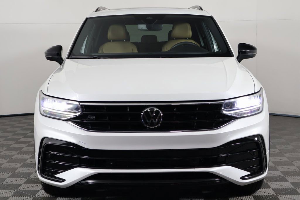 Used 2022 Volkswagen Tiguan SE R-Line image 2