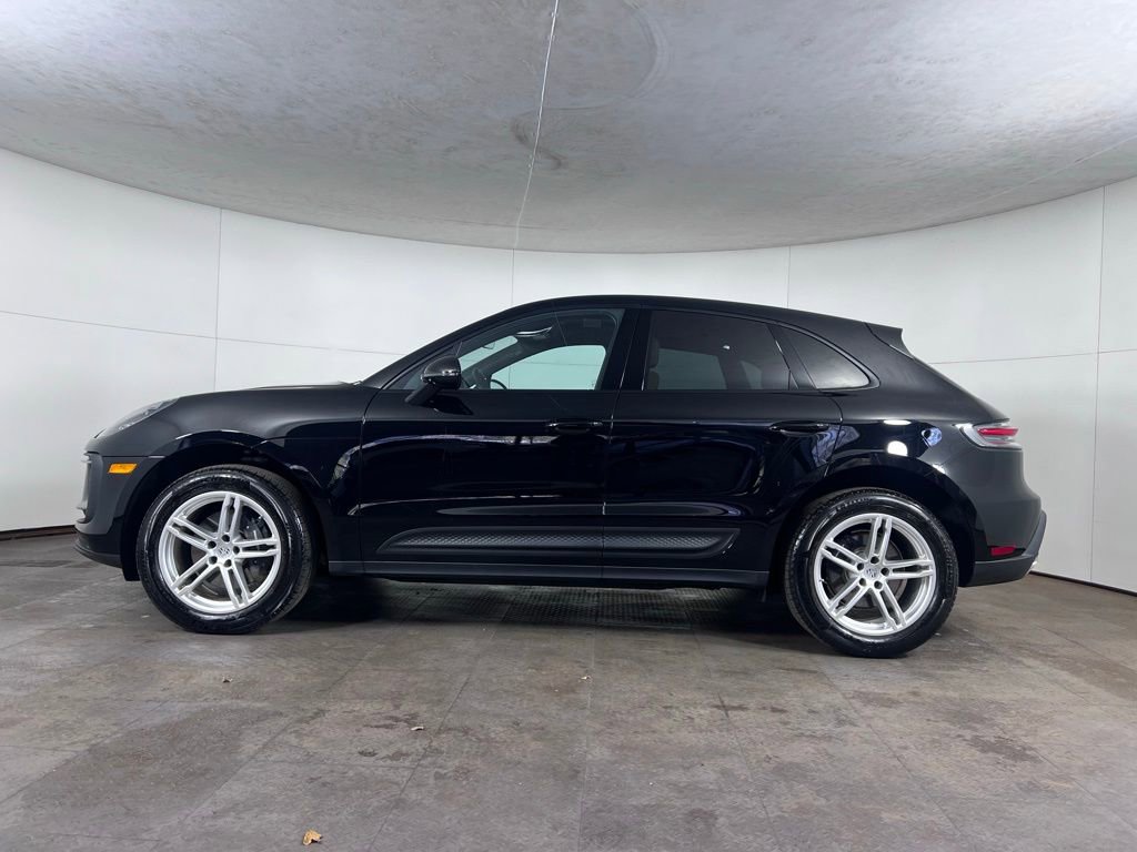 Certified 2025 Porsche Macan image 2