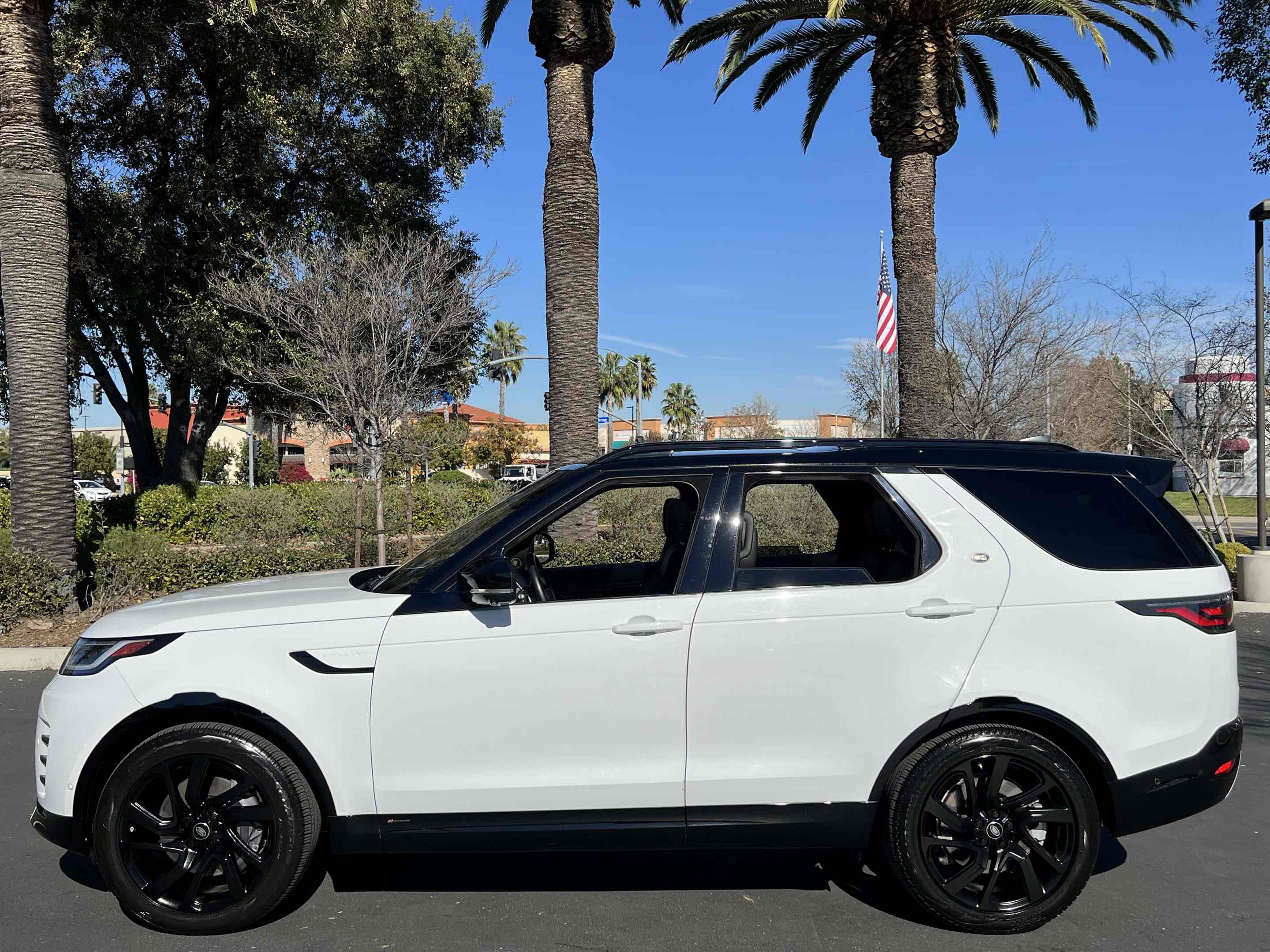 Used 2021 Land Rover Discovery S R-Dynamic image 18