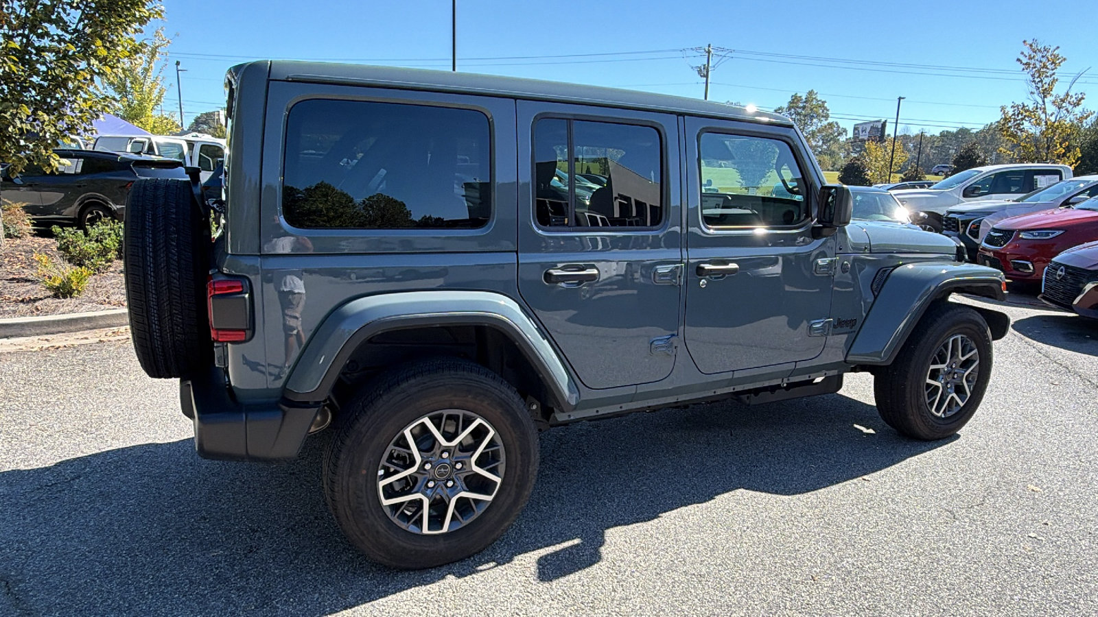 Used 2026 Jeep Wrangler Unlimited Sahara AWD/4WD image 8