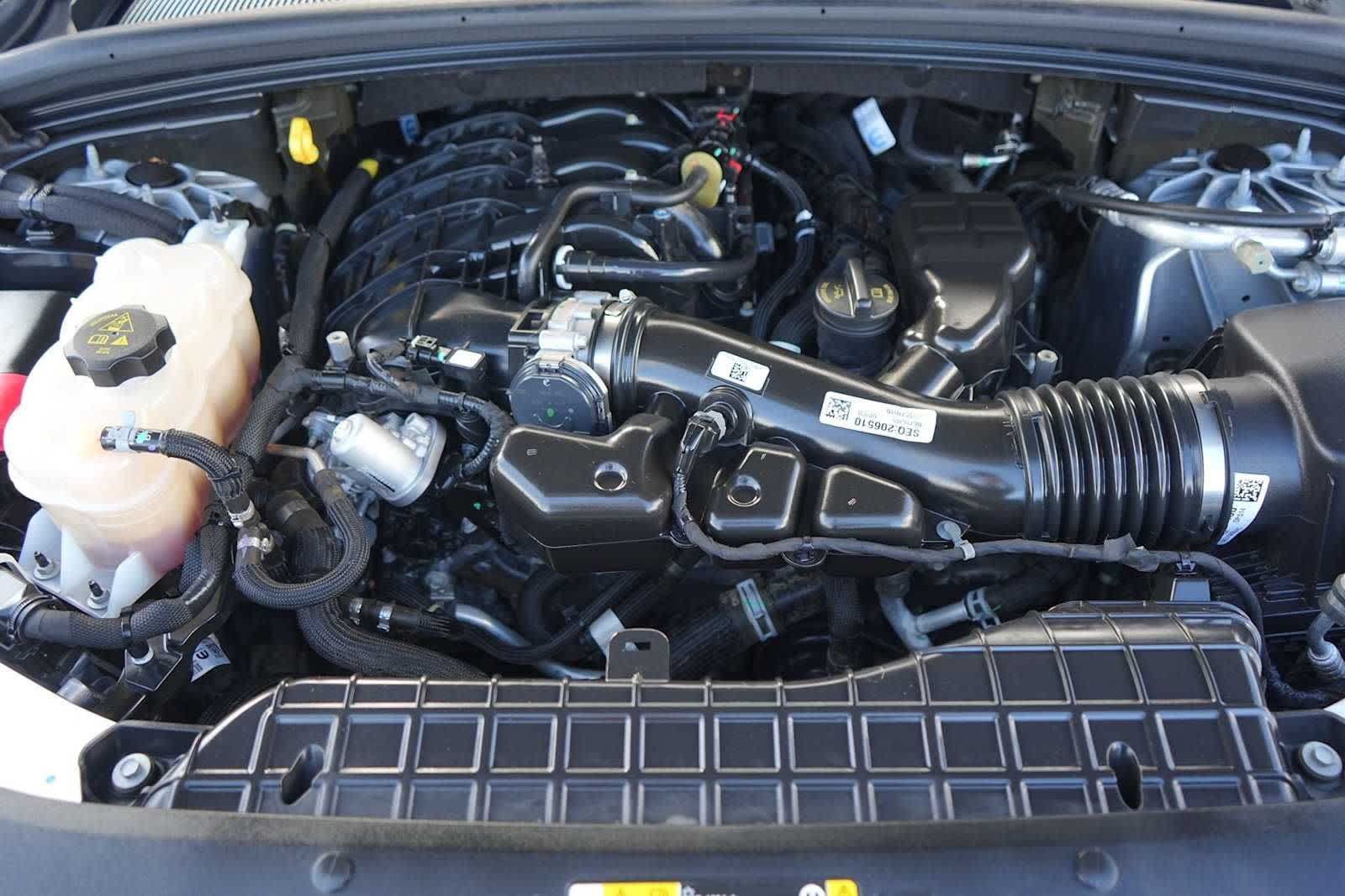 Used 2024 Jeep Grand Cherokee Laredo RWD image 9