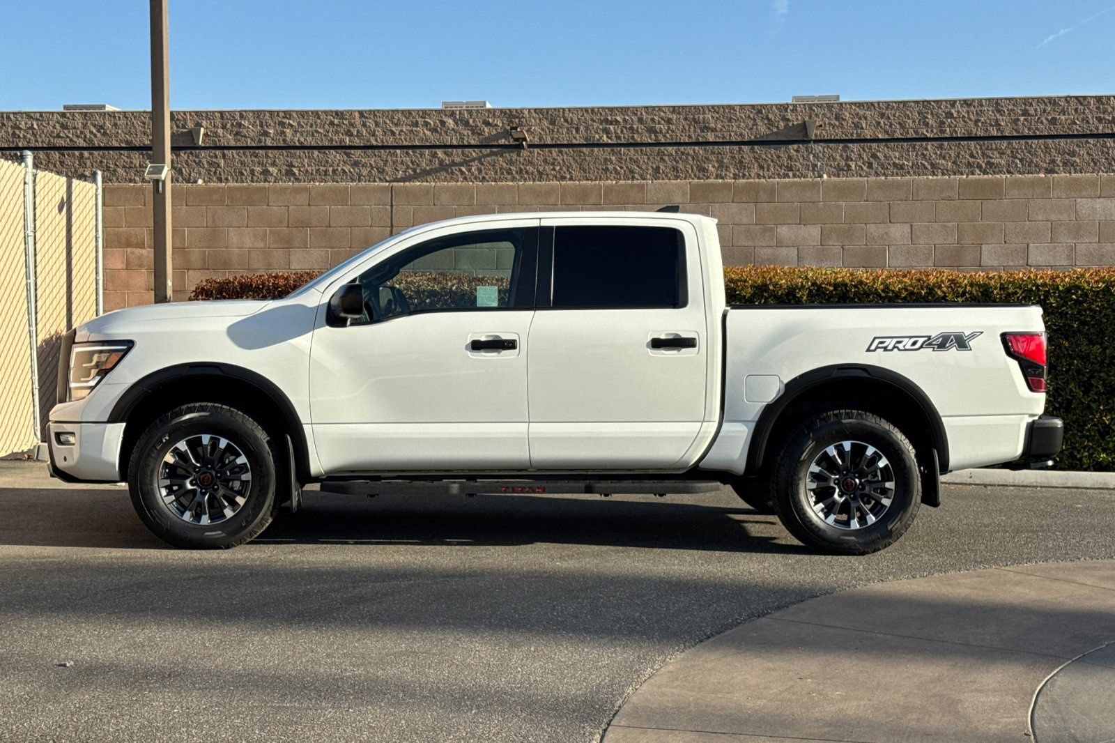 Used 2024 Nissan Titan PRO-4X w/ Pro-4x Utility Package AWD/4WD image 7