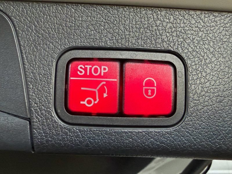 Used 2020 Mercedes-Benz GLB 250 w/ AMG Line image 14