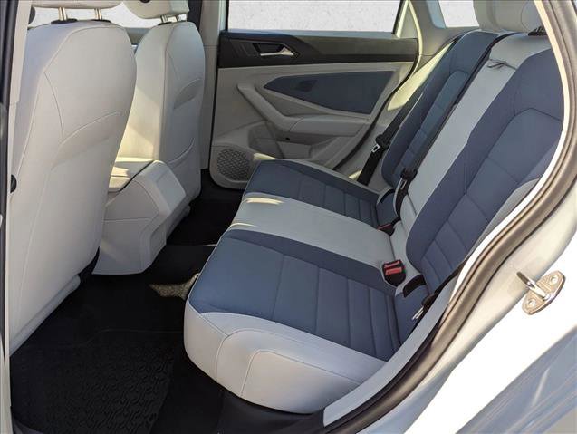 Used 2025 Volkswagen Jetta SE image 14