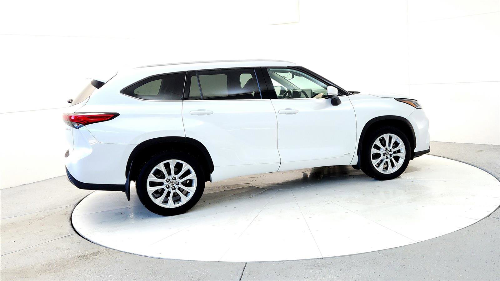 Certified 2022 Toyota Highlander Limited image 6