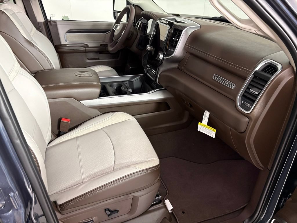New 2026 RAM 2500 Laramie AWD/4WD image 19