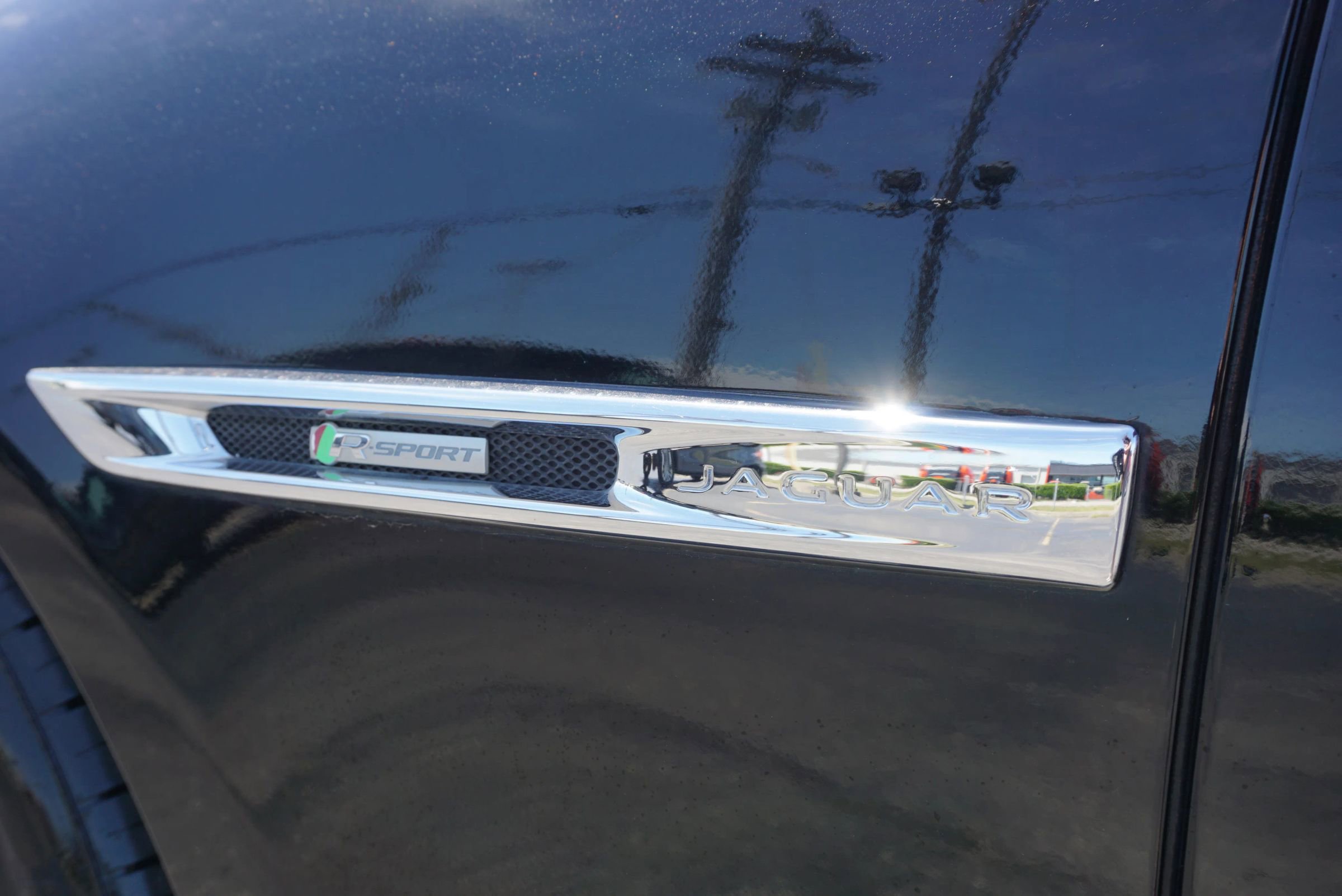 Used 2016 Jaguar XJ R-Sport RWD image 11
