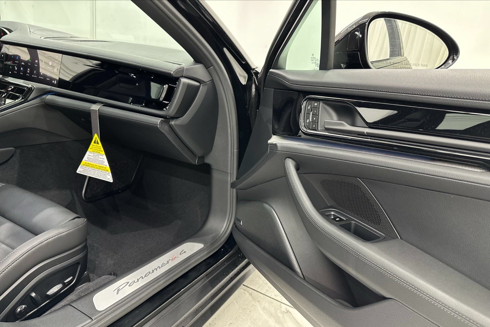 Certified 2025 Porsche Panamera 4 AWD/4WD image 21