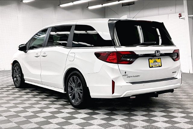 Used 2025 Honda Odyssey Touring image 2