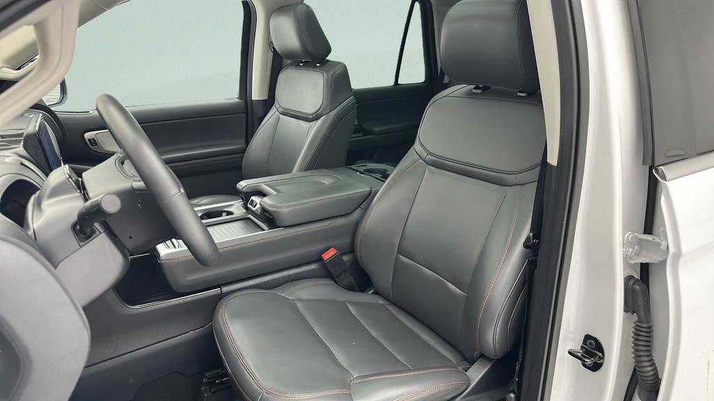Used 2025 Ford Expedition Active AWD/4WD image 14