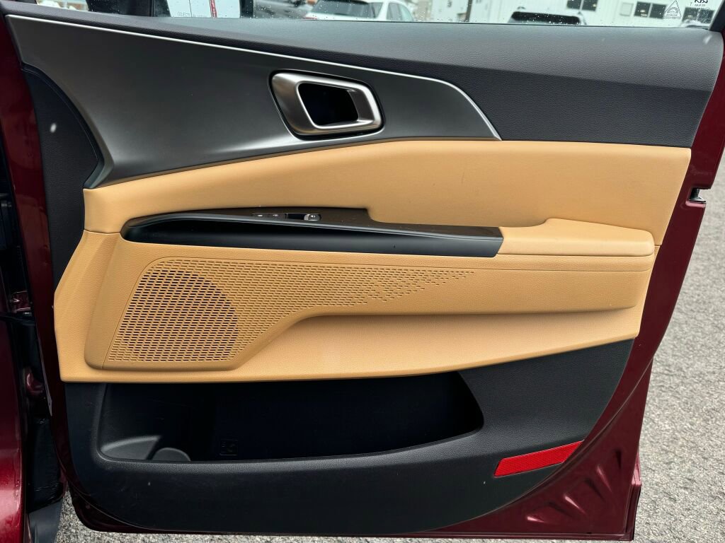 Used 2024 Kia Carnival LX image 20