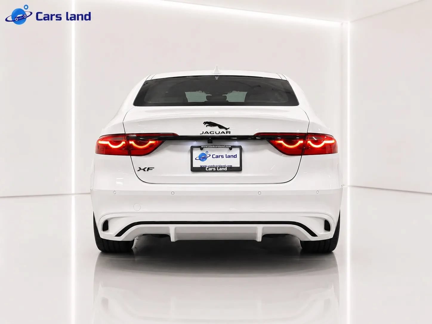 Used 2021 Jaguar XF SE RWD image 4