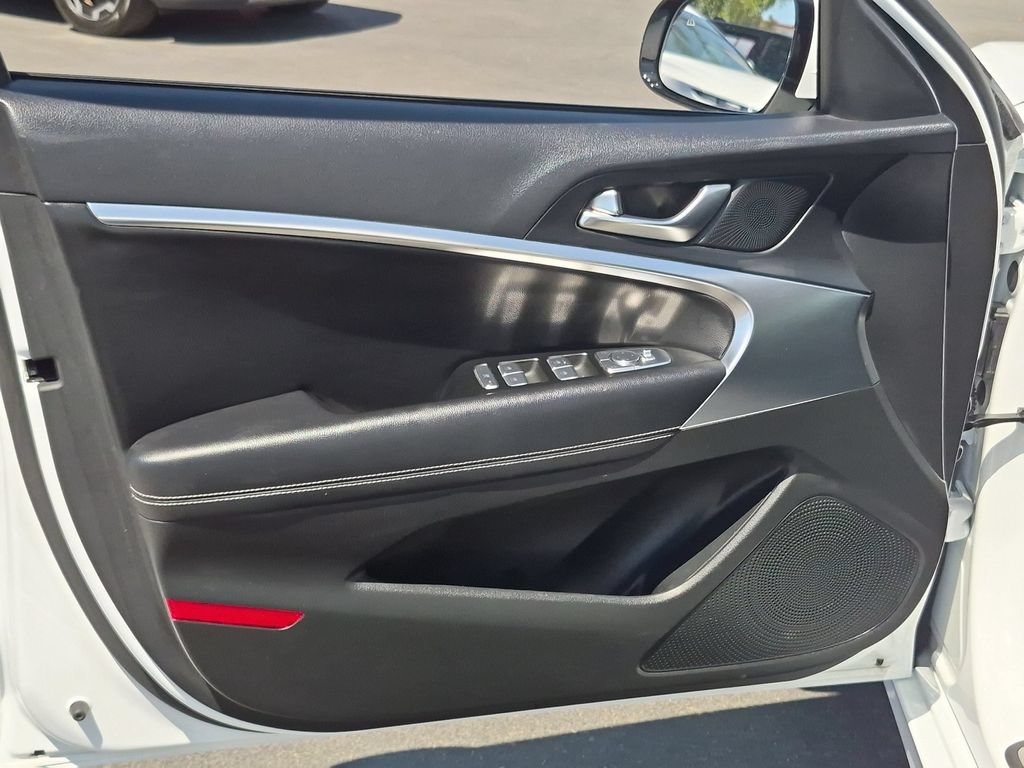 Used 2025 Genesis G70 2.5T RWD image 11