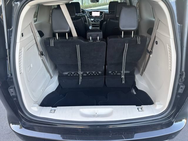 Used 2023 Chrysler Pacifica Touring-L FWD image 18