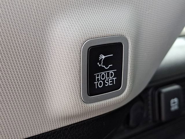 Used 2022 Jeep Grand Cherokee Overland AWD/4WD image 31