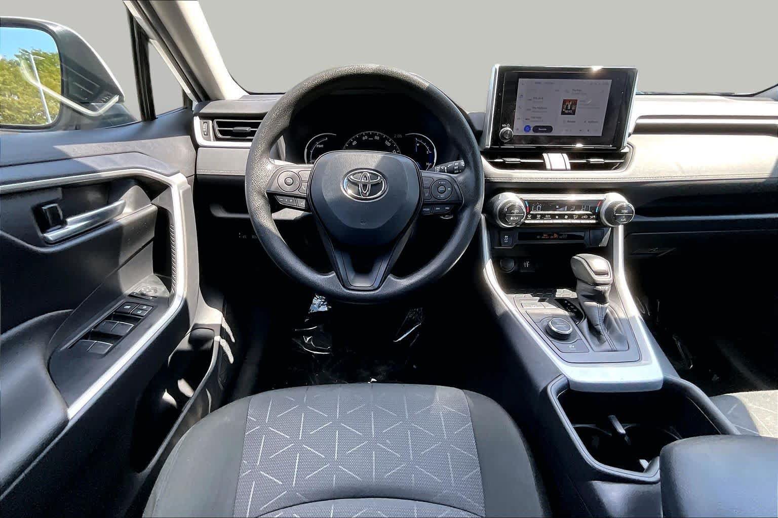 Used 2025 Toyota RAV4 XLE AWD/4WD image 6