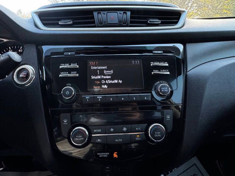 Used 2016 Nissan Rogue SV w/ SV Family Package image 19