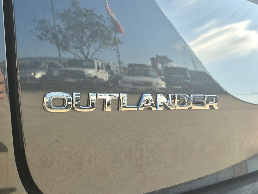 Used 2025 Mitsubishi Outlander SE AWD/4WD image 21