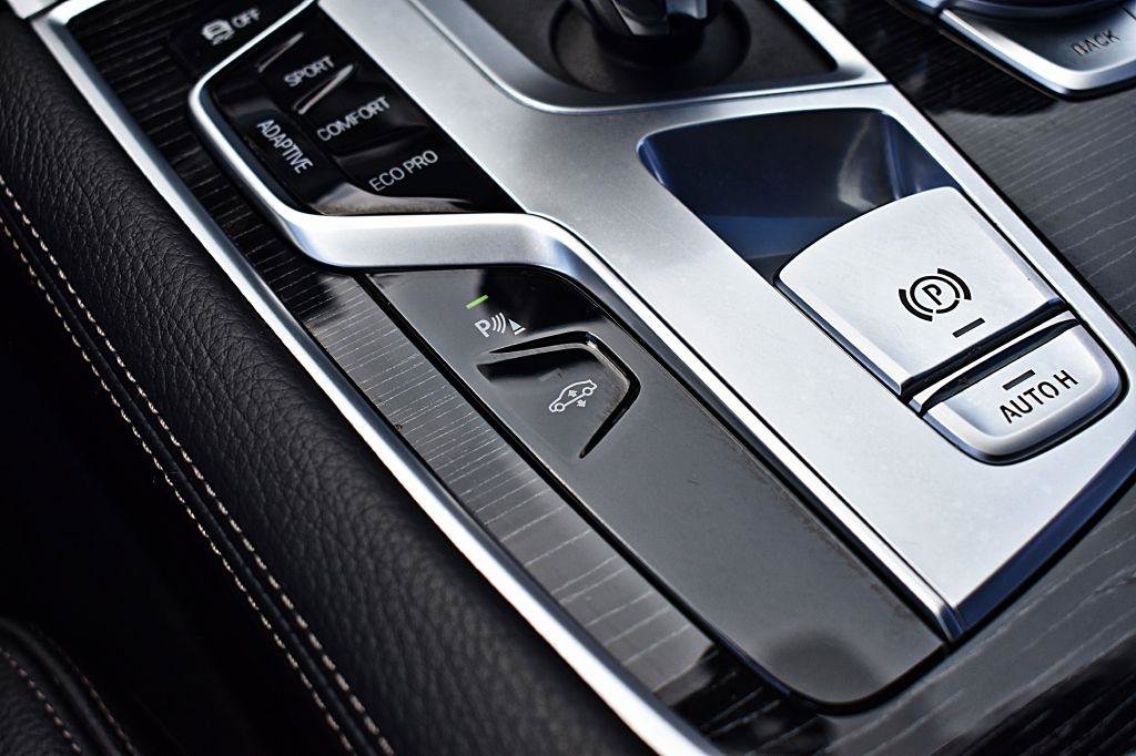 Used 2019 BMW 740i w/ Executive Package RWD image 35
