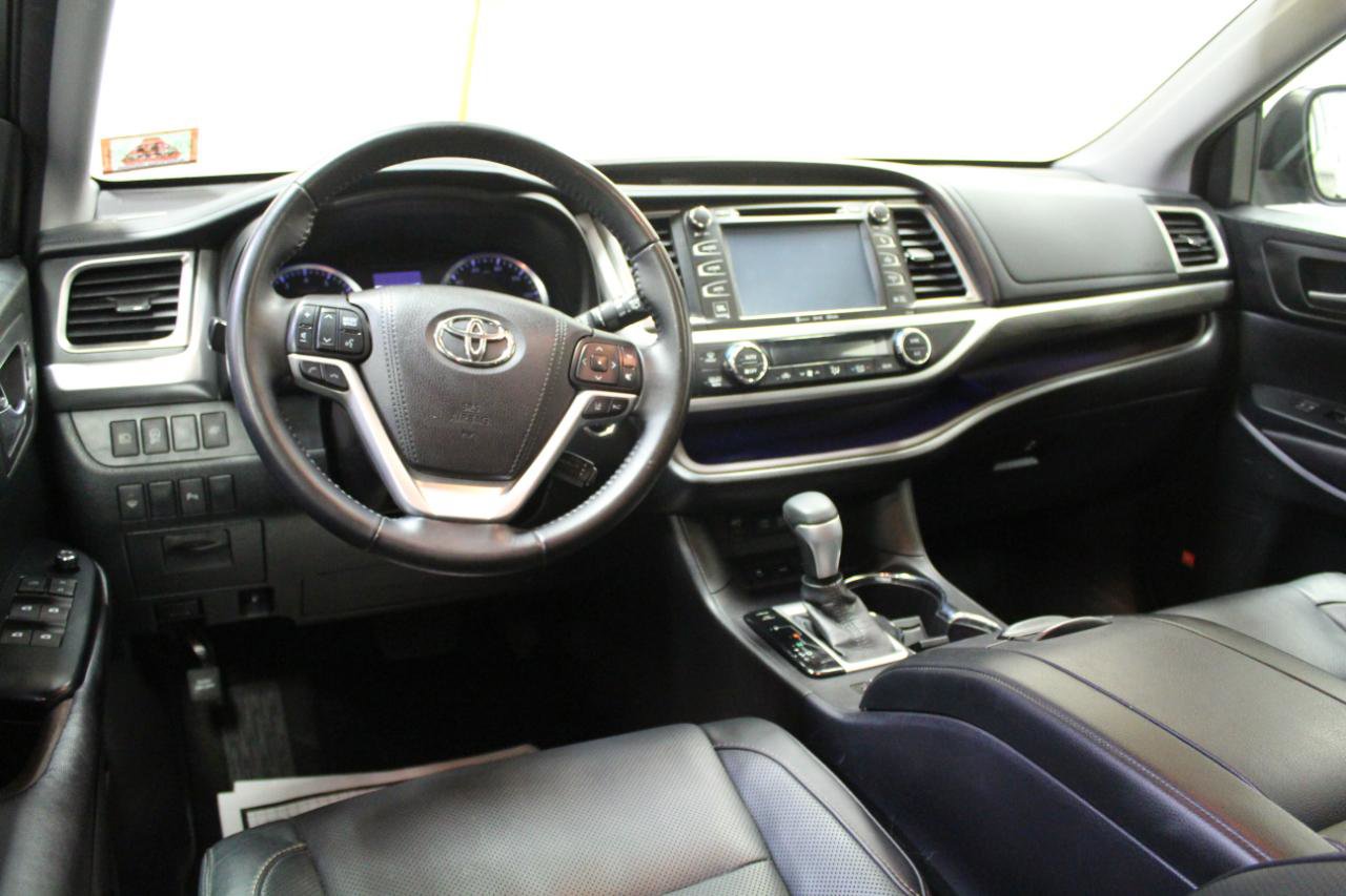 Used 2017 Toyota Highlander Limited Platinum image 7