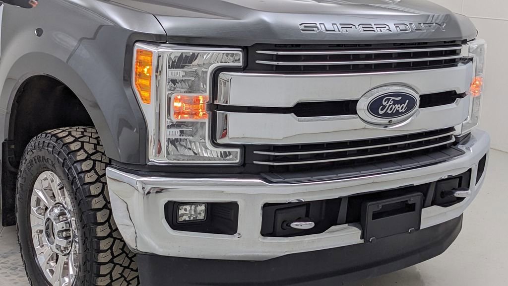 Used 2017 Ford F350 Lariat w/ Chrome Package image 44