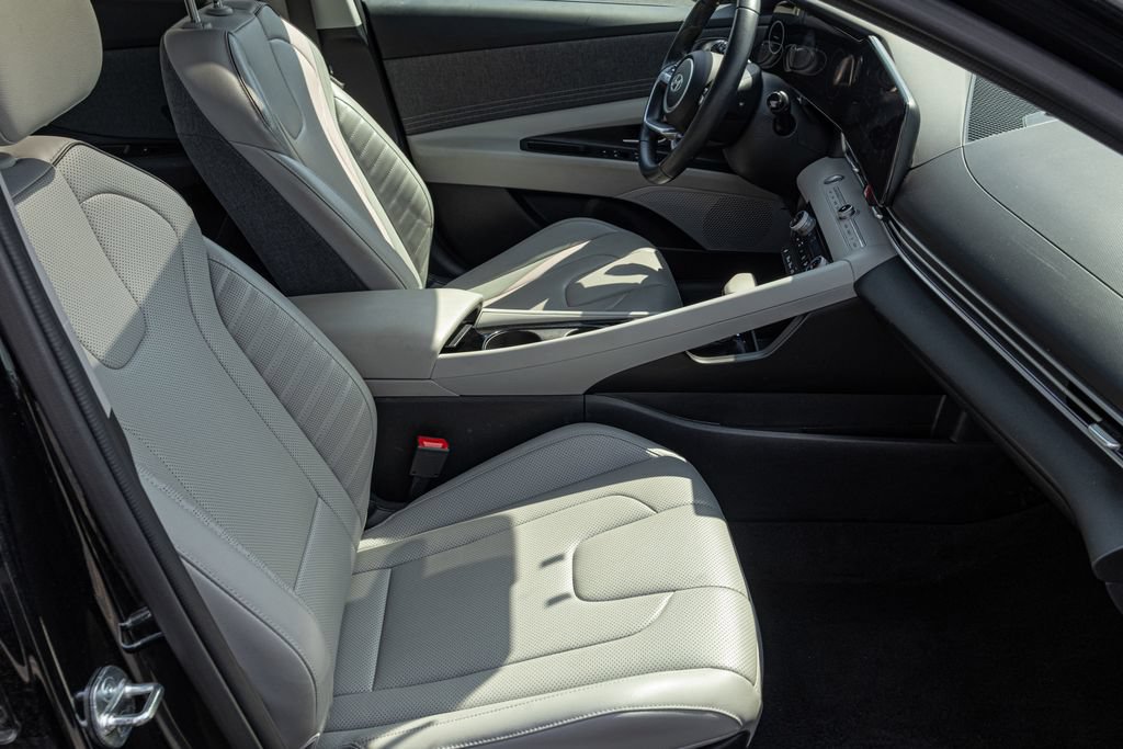 Certified 2024 Hyundai Elantra Limited FWD image 34