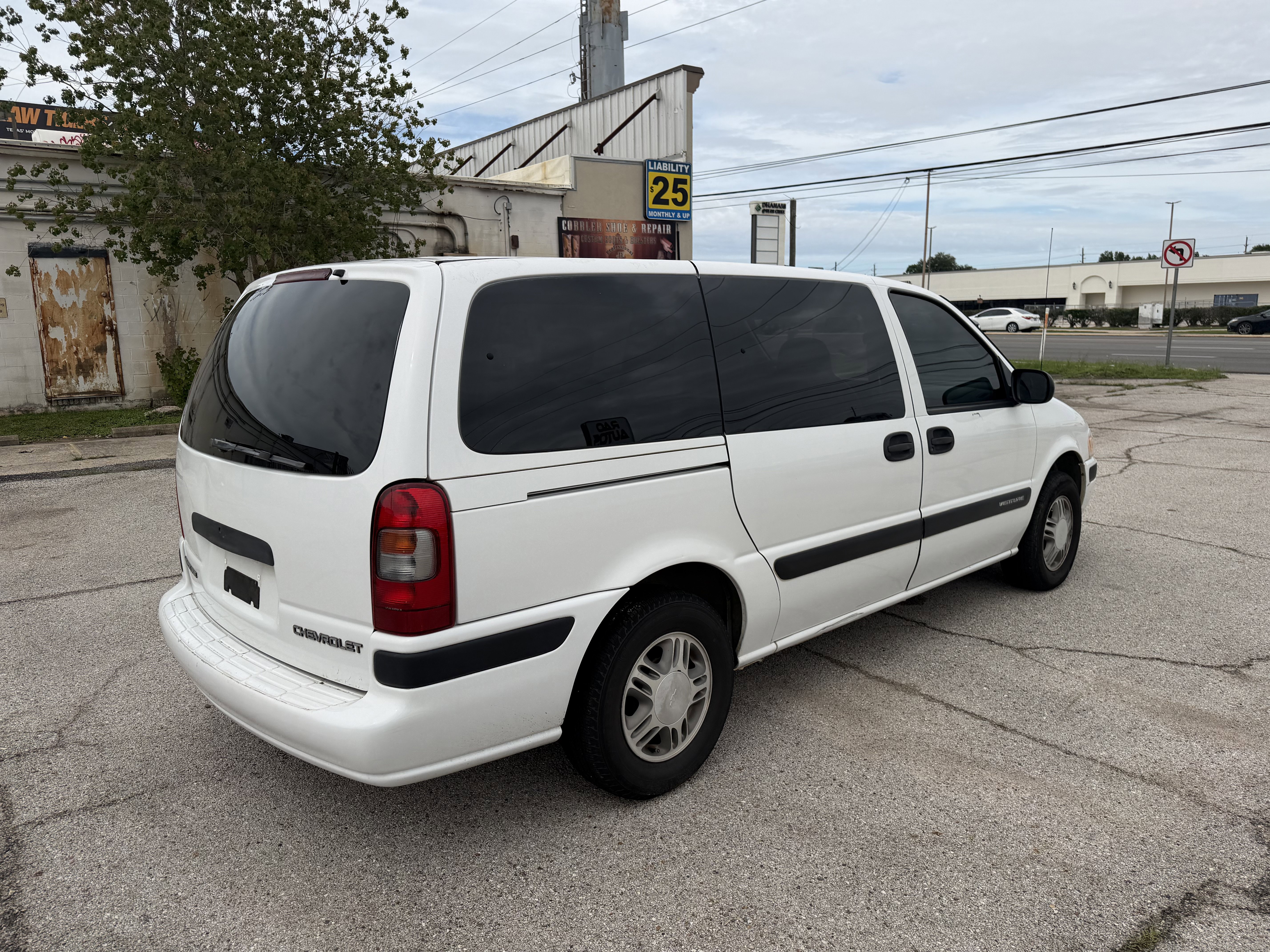 Used 2003 Chevrolet Venture Plus w/ Climate Package FWD image 2
