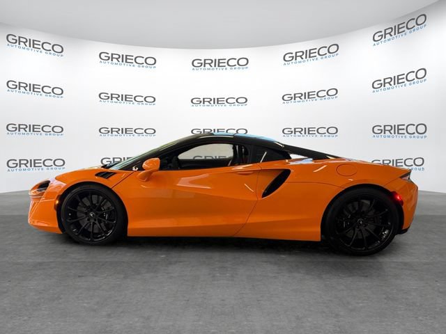 Used 2023 McLaren Artura RWD image 4