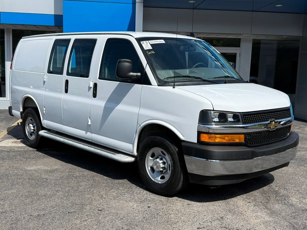 Used 2025 Chevrolet Express 2500 w/ Driver Convenience Package RWD image 3