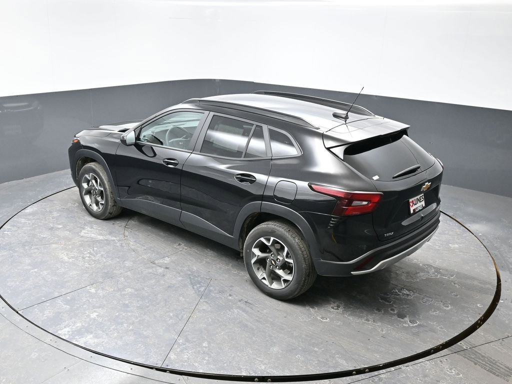 Used 2025 Chevrolet Trax LT image 45