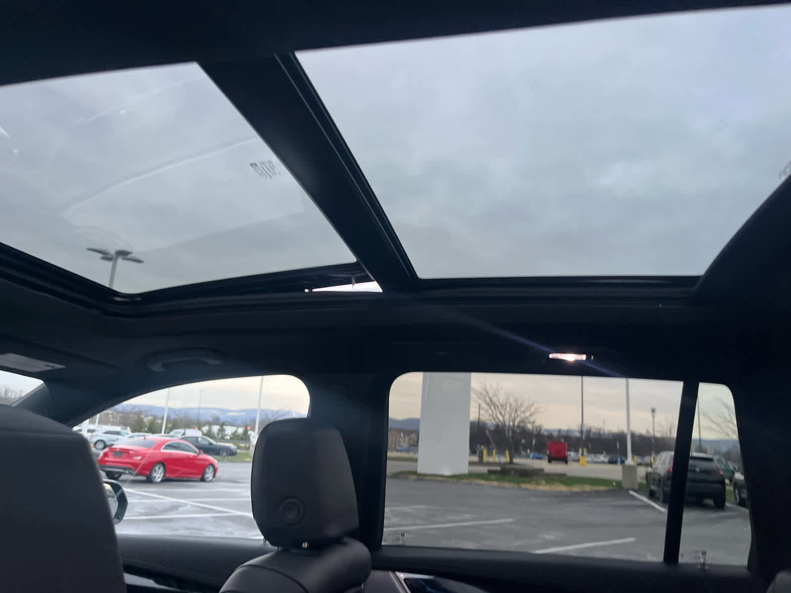 Used 2025 Cadillac XT6 Premium Luxury image 29