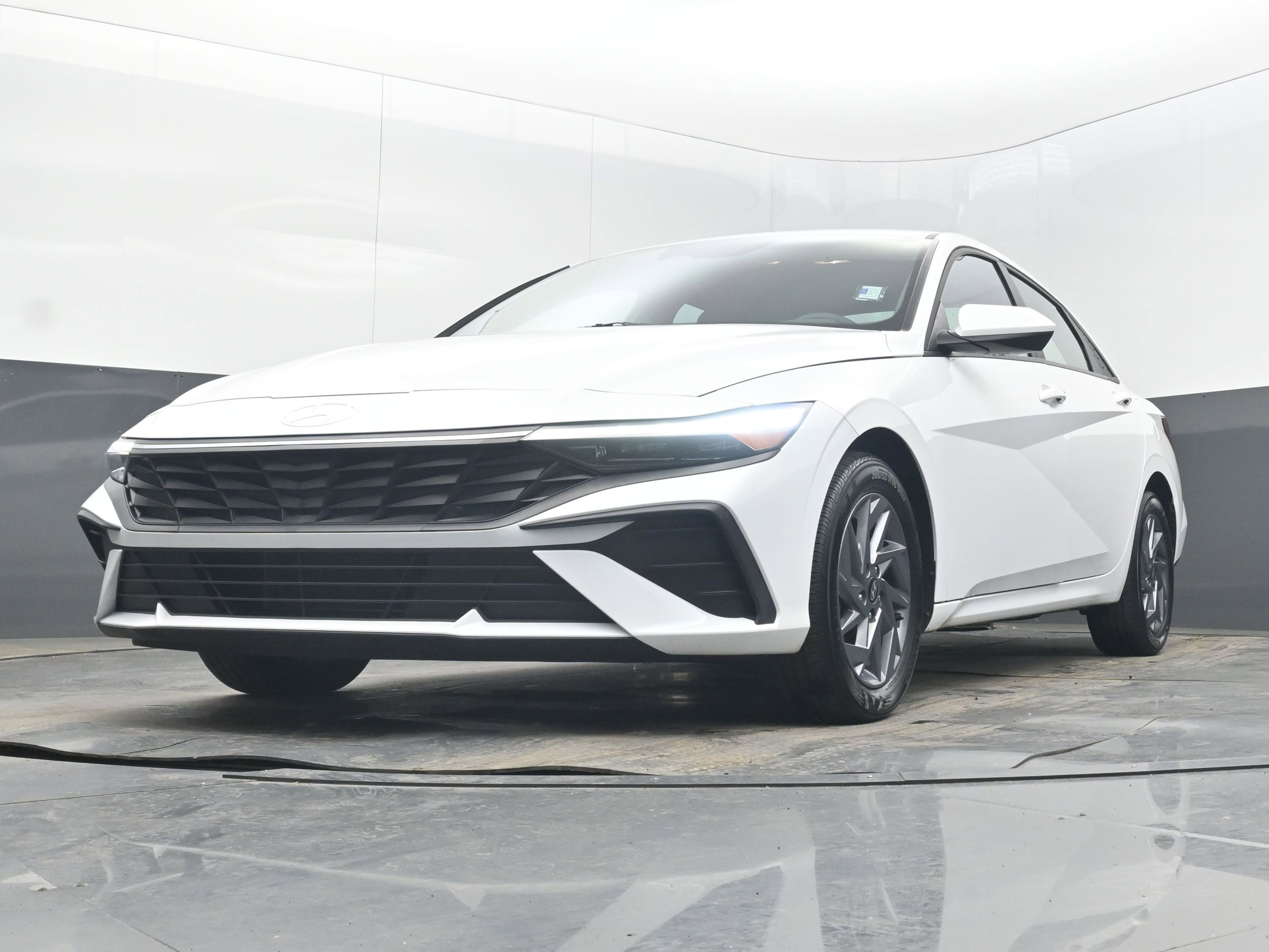 Used 2024 Hyundai Elantra SEL image 37