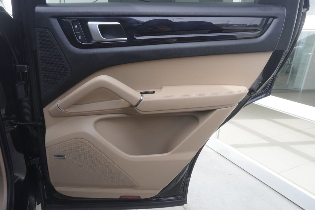 Used 2022 Porsche Cayenne Coupe image 25