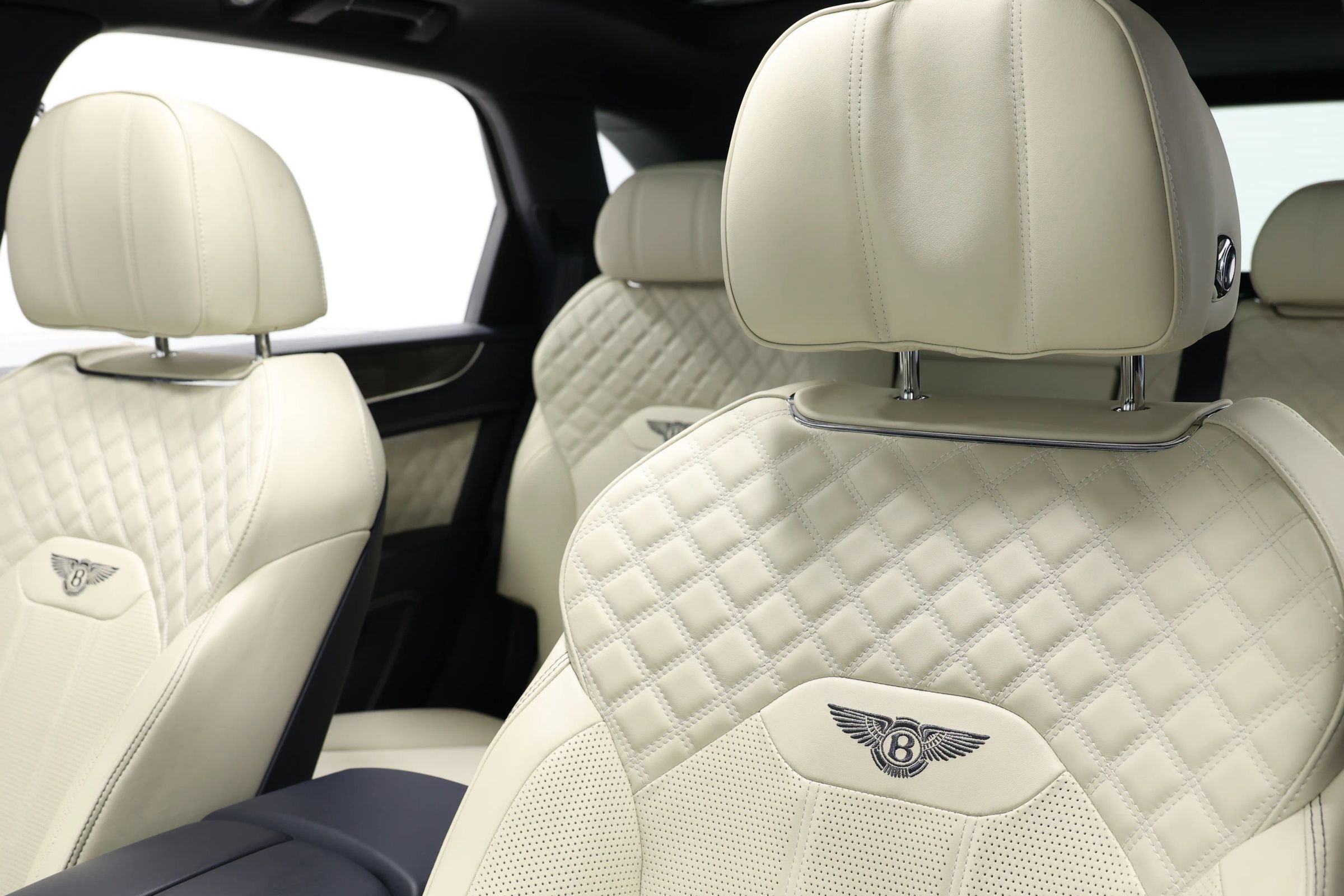 Used 2022 Bentley Bentayga image 19