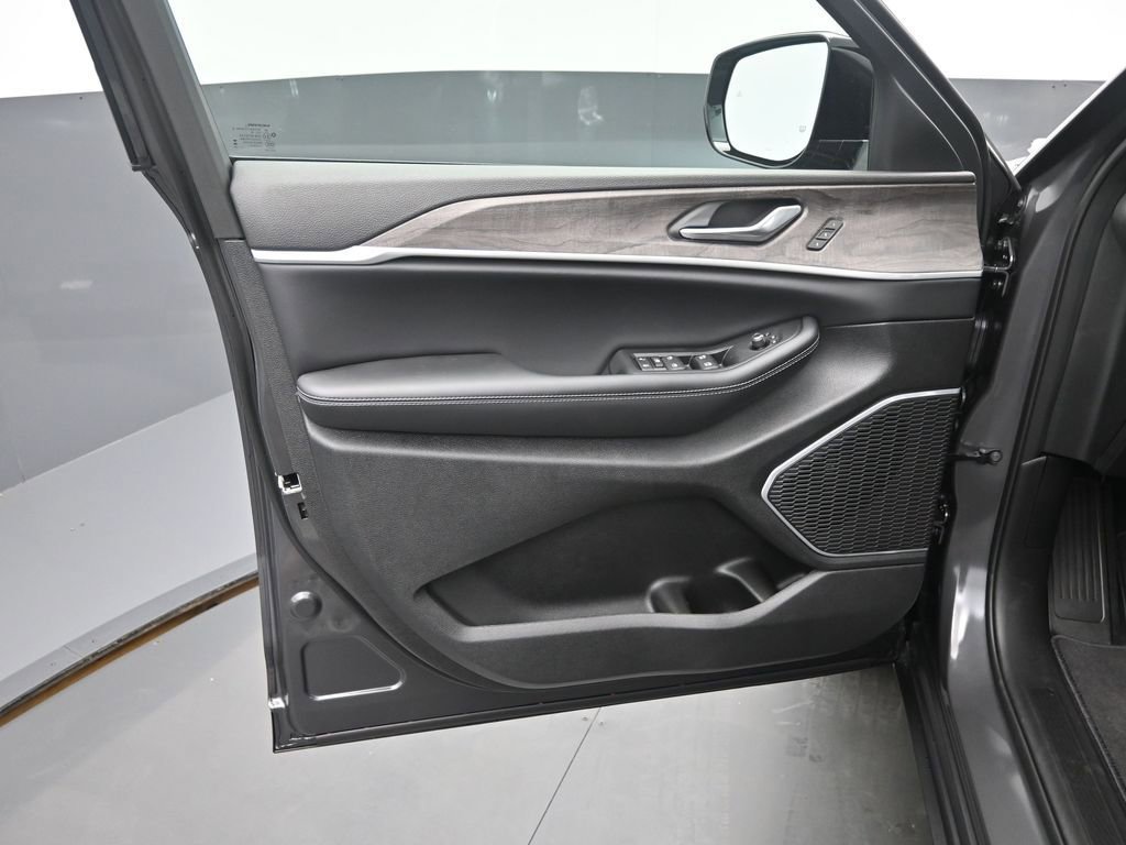 New 2026 Jeep Grand Cherokee Limited image 12