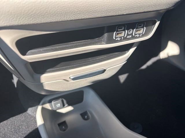 Used 2023 Chrysler Voyager LX image 23