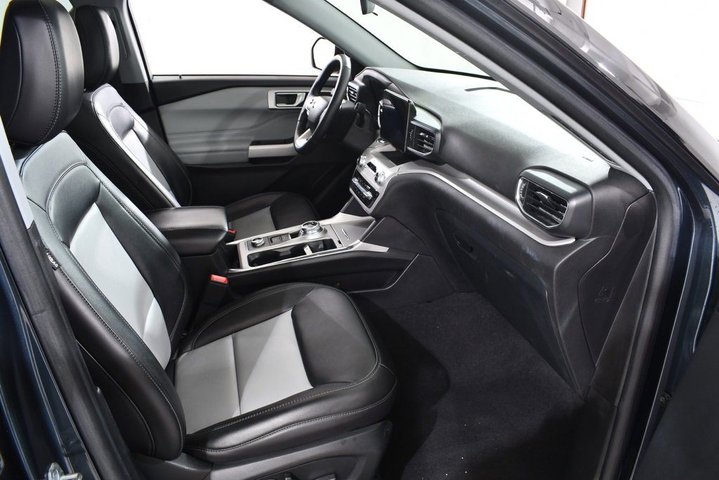 Used 2022 Ford Explorer XLT w/ Equipment Group 202A image 10