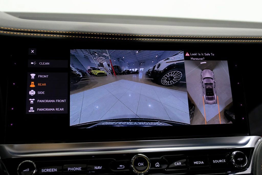 Used 2024 Bentley Flying Spur V8 image 18