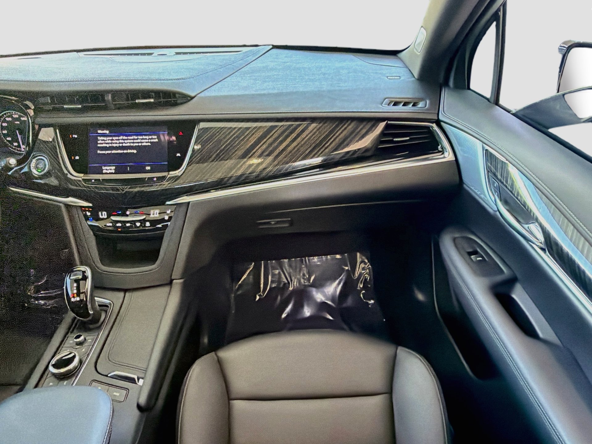 Certified 2024 Cadillac XT6 Premium Luxury FWD image 21