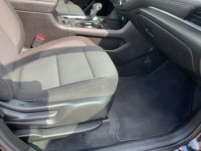 Used 2023 Chevrolet Traverse LT image 17