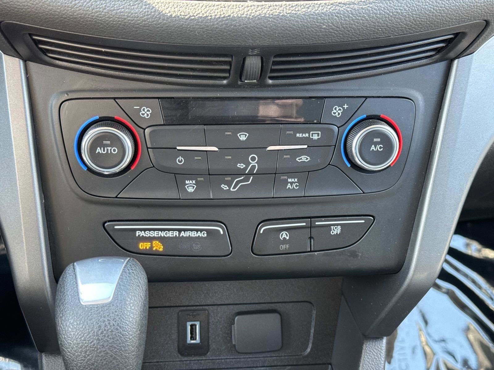 Used 2017 Ford Escape SE image 6